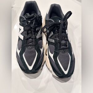 New Balance Black and White Men's Shoes